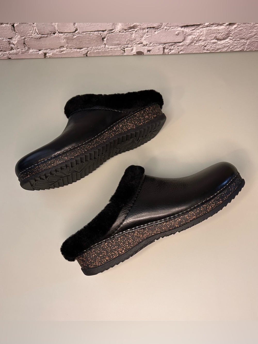 Dansko Black Leather Clogs Real Sheep Fur Real Comfort Size 9 - Picture 7 of 9